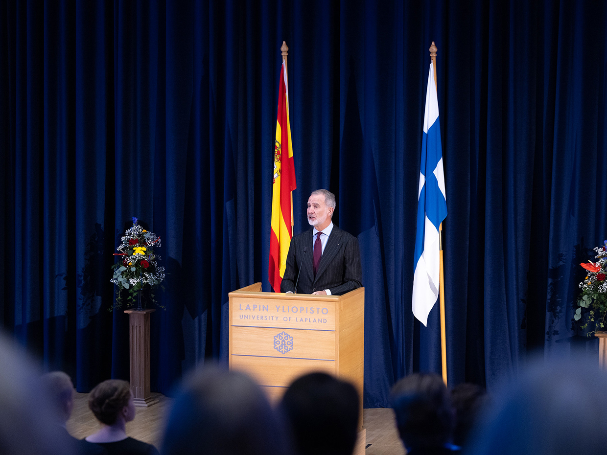 Espanjan kuningas Felipe VI puhui Lapin yliopiston Fellman-salissa.